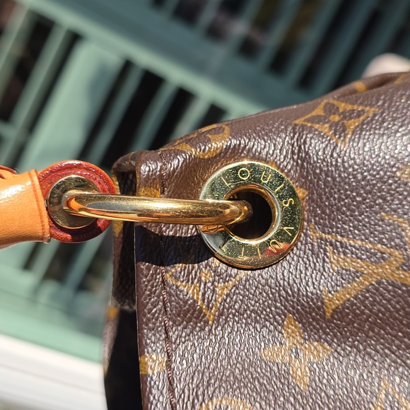 Louis Vuitton Monogram Artsy MM Purse - Picture 7 of 9